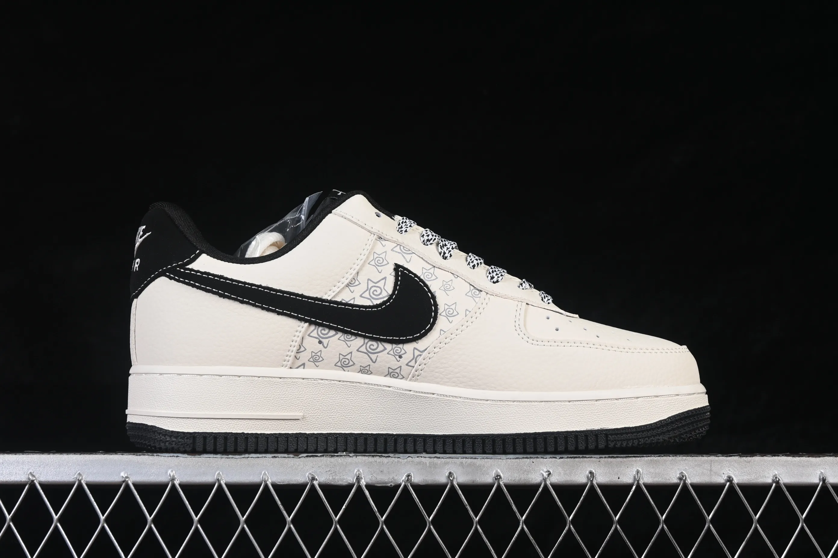 All categories Nk Air Force 1 Air Force series Nk Air Force 1 Low Air Force low-top Nike Air Force 1'07 Low Valentine's Day theme Air Force 1 low-top casual sneakers DW8806-006
